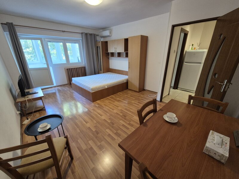 Nerva Traian, regim hotelier, garsoniera.